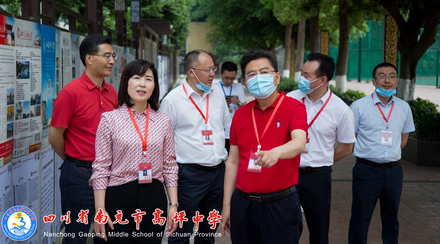 高考第一天区长兰吉春到高坪中学考点巡考
